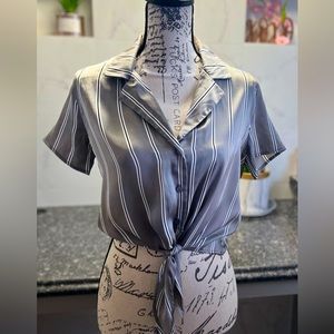 Forever 21 - Silver blk/white pin-stripe collared button down front tie - SMALL